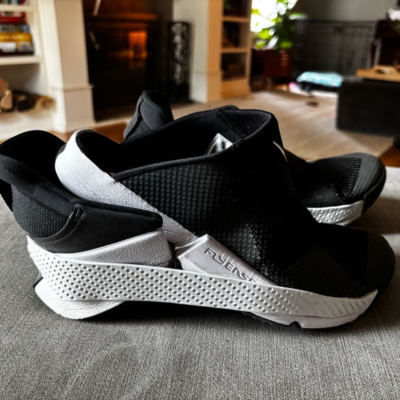 Nike Go Flyease Black and White Slip-On Sneaker shoes men’s 9 - Picture 5 of 7